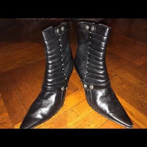 Black lalonic boots